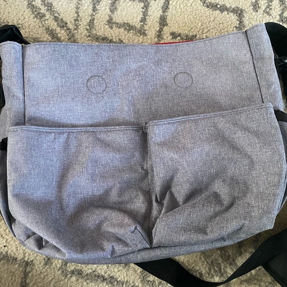 Skip Hop messenger-style large diaper bag - Picture 9 of 10